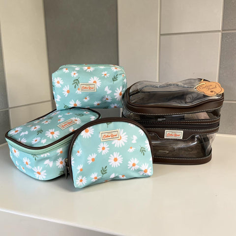 Cotton Road Toiletry Bag: TURQUOISE 4pce PVC Vanity Set with DAISIES
